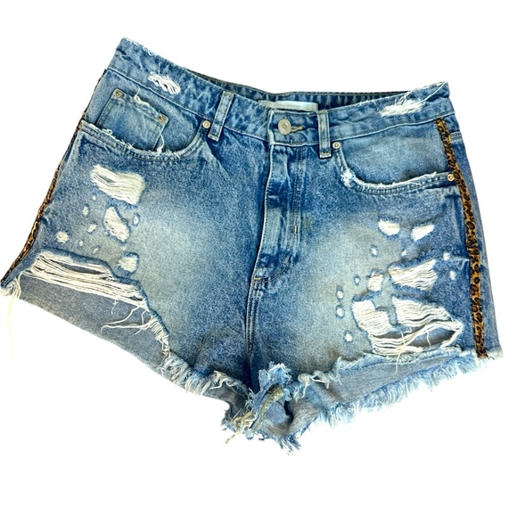 Zara Pants - Zara Trafaluc denimwear, Cheetah Side Striped Distressed Jean Shorts Size 8